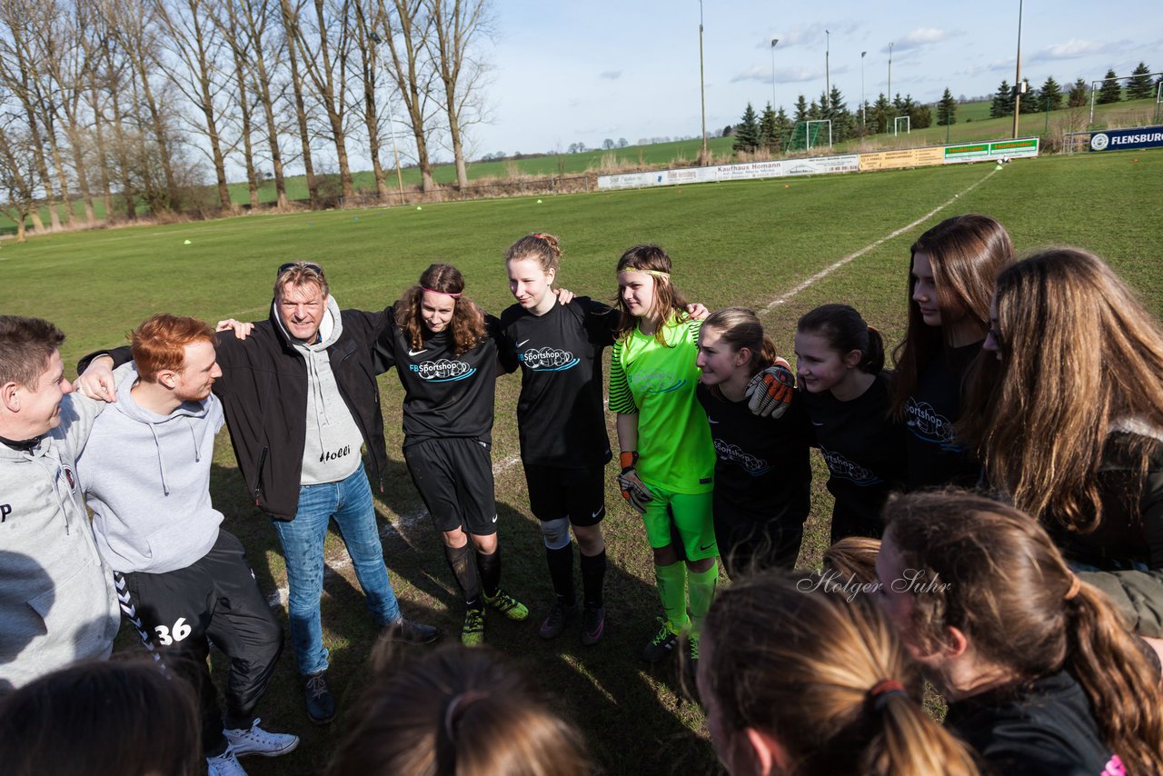 Bild 327 - C-Juniorinnen SV Steinhorst/Labenz - TSV Friedrichsberg-Busdorf : Ergebnis: 5:0